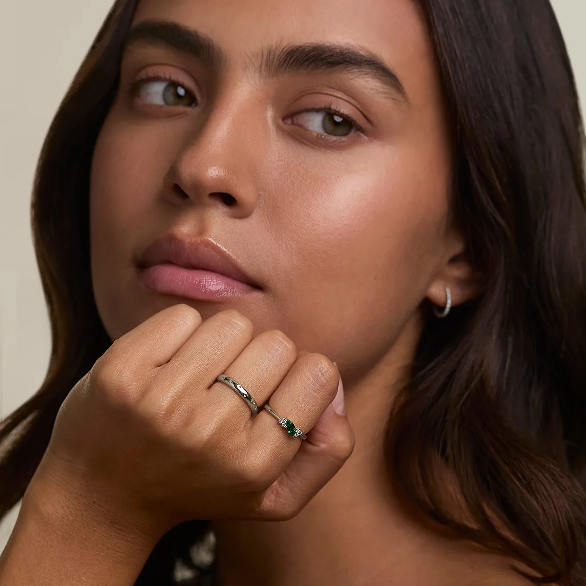 Astrid & Miyu Milestone bague émeraude mai or blanc