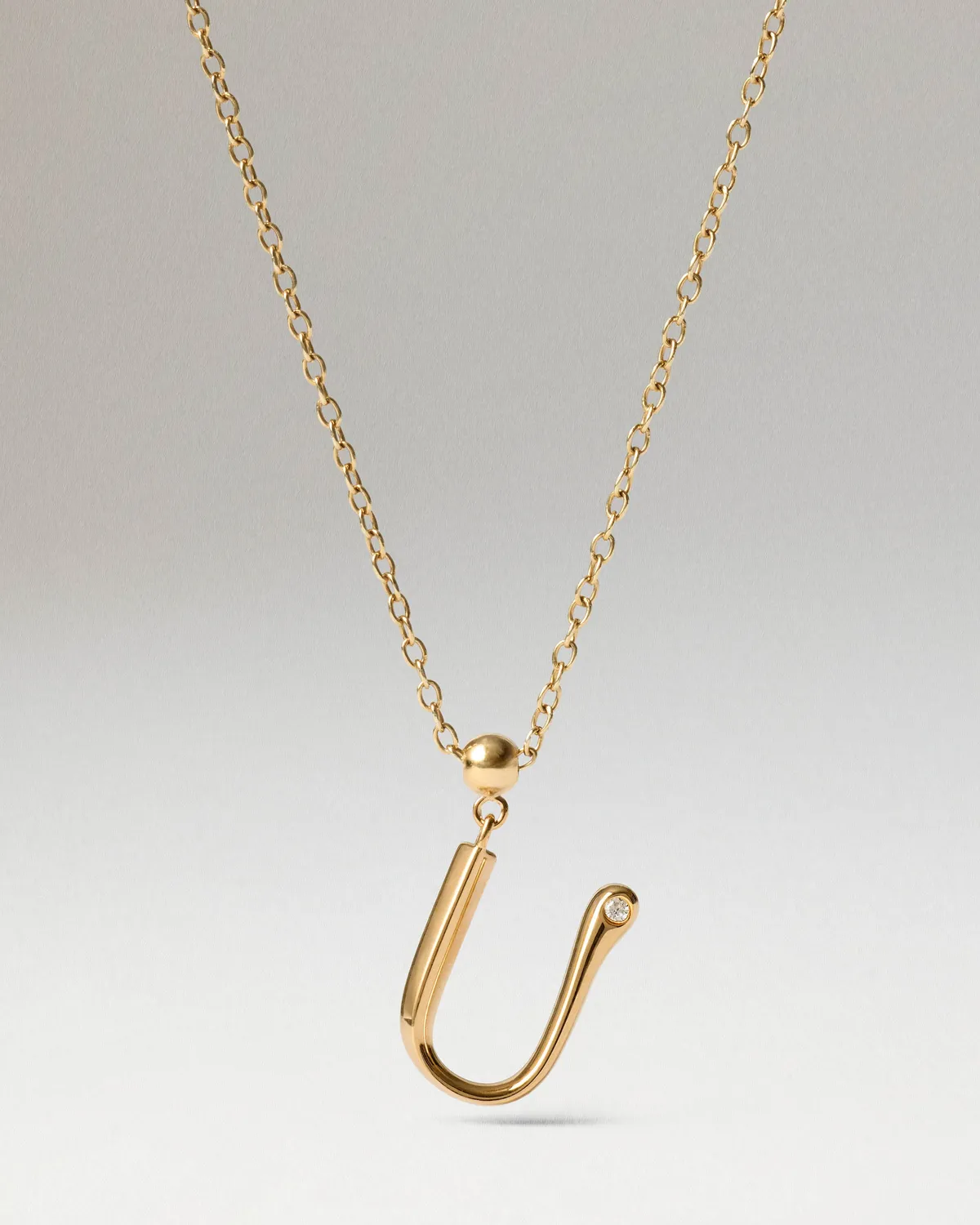 PDPAOLA Initial U charm doré lettre U