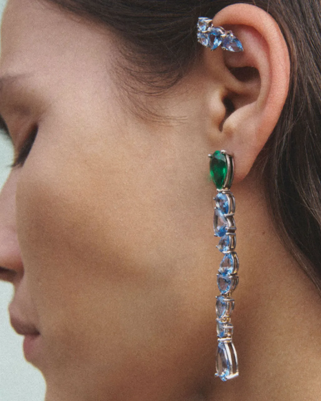 Completedworks Bolt from the Blue manchette oreille argent spinelle bleue