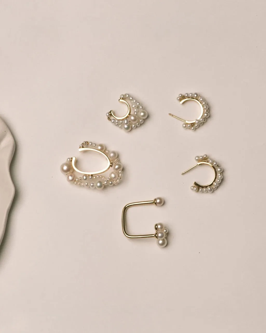 Completedworks Stratus boucles perles vermeil or