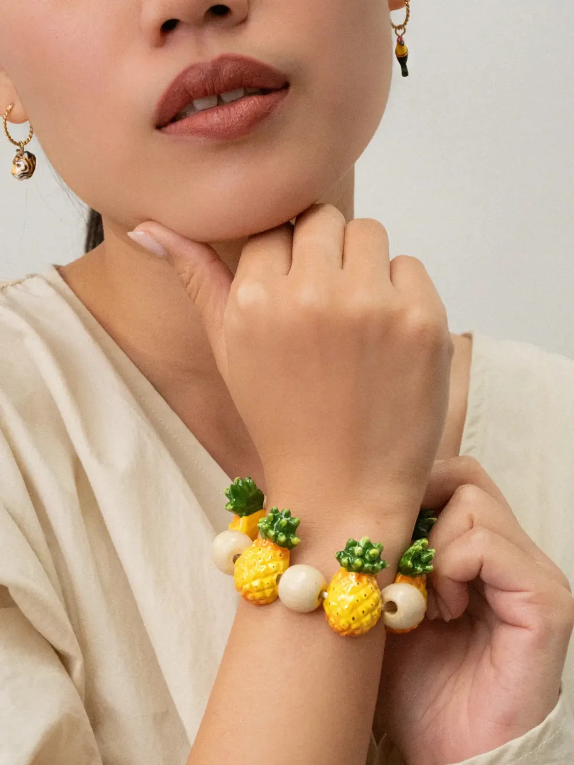 Nach Bijoux perles et ananas bracelet élastique tropical