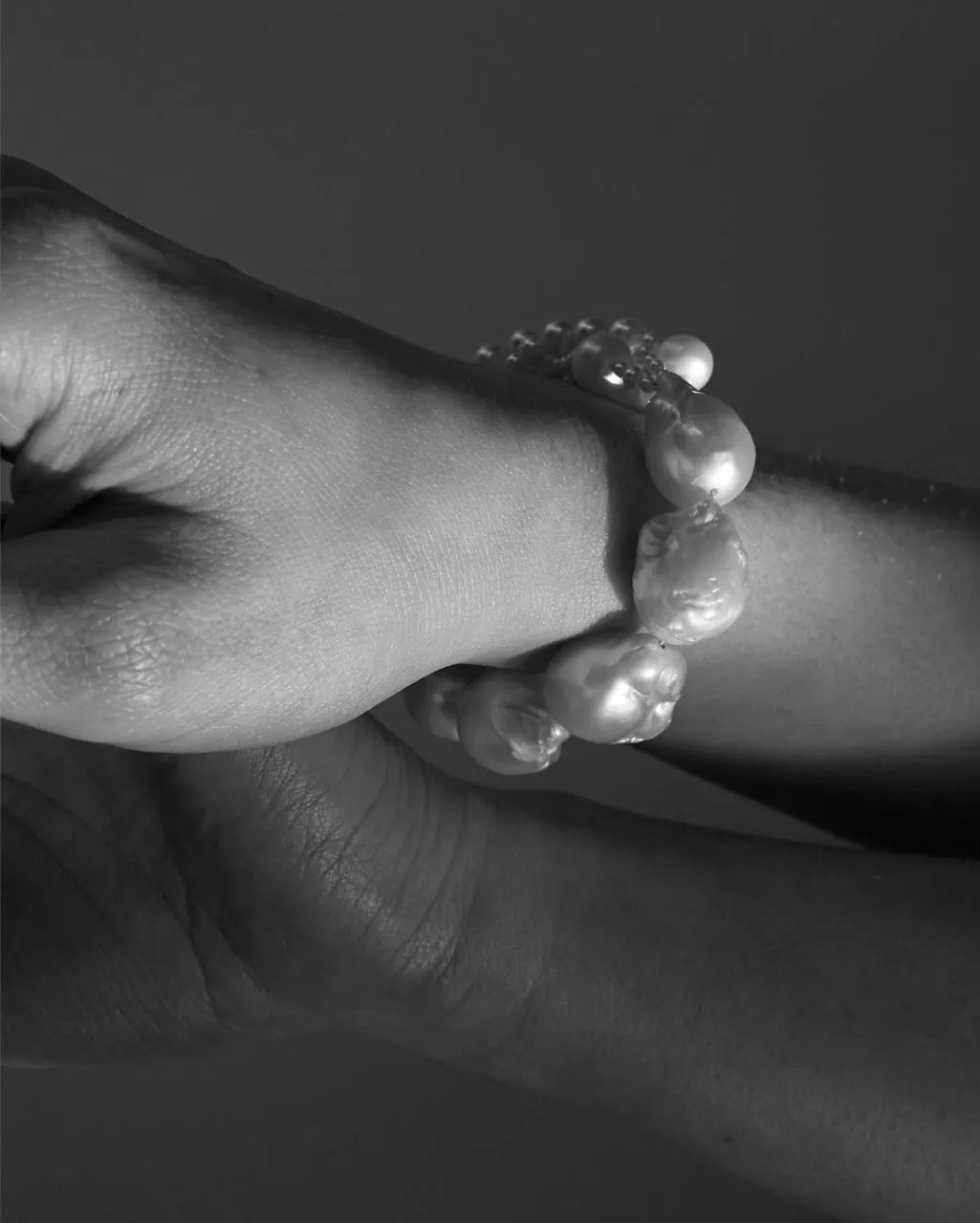 Completedworks Parade of Possibilities bracelet perle doré