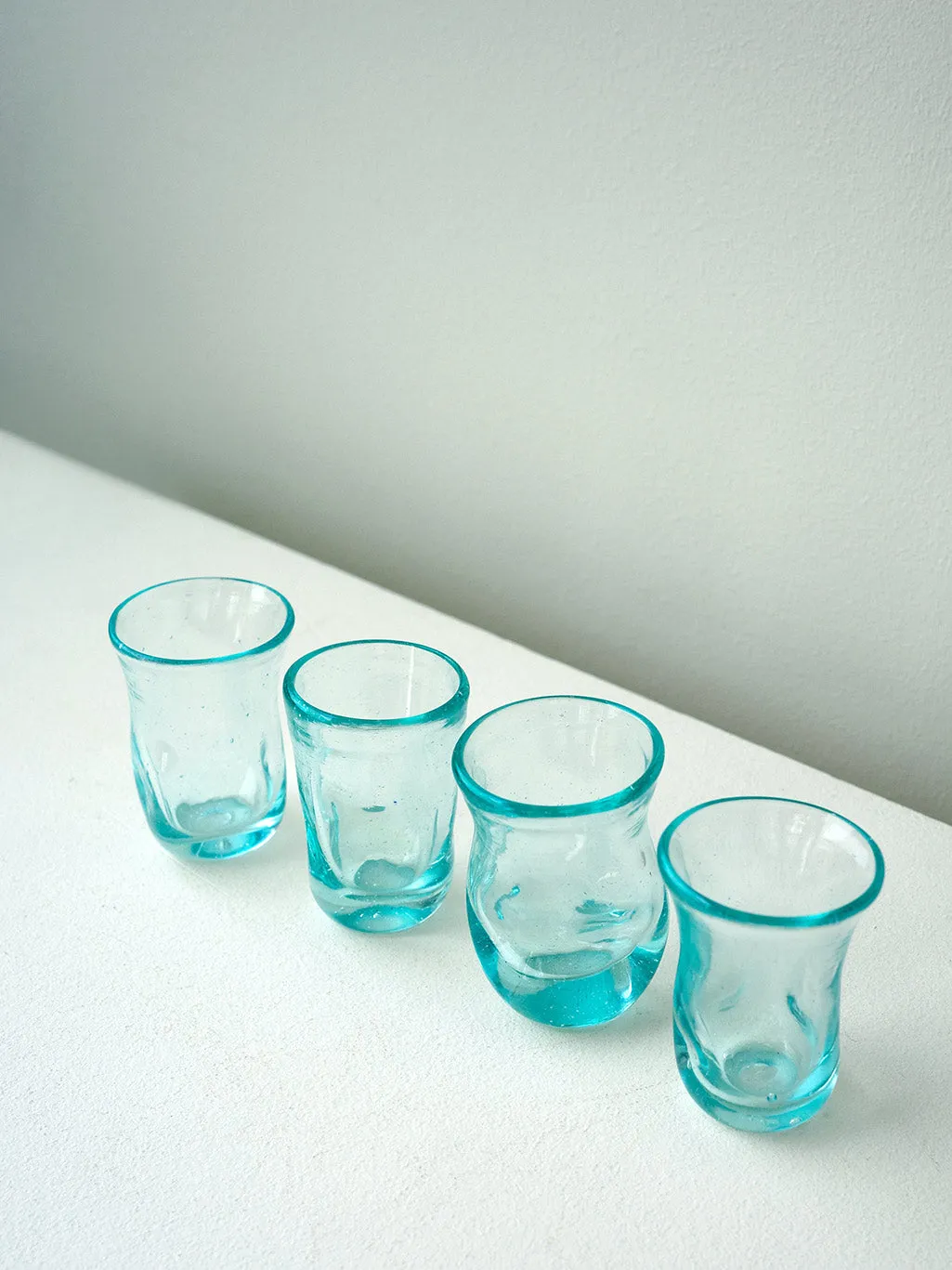 Completedworks Thaw Notsobig lot 4 petits verres bleu