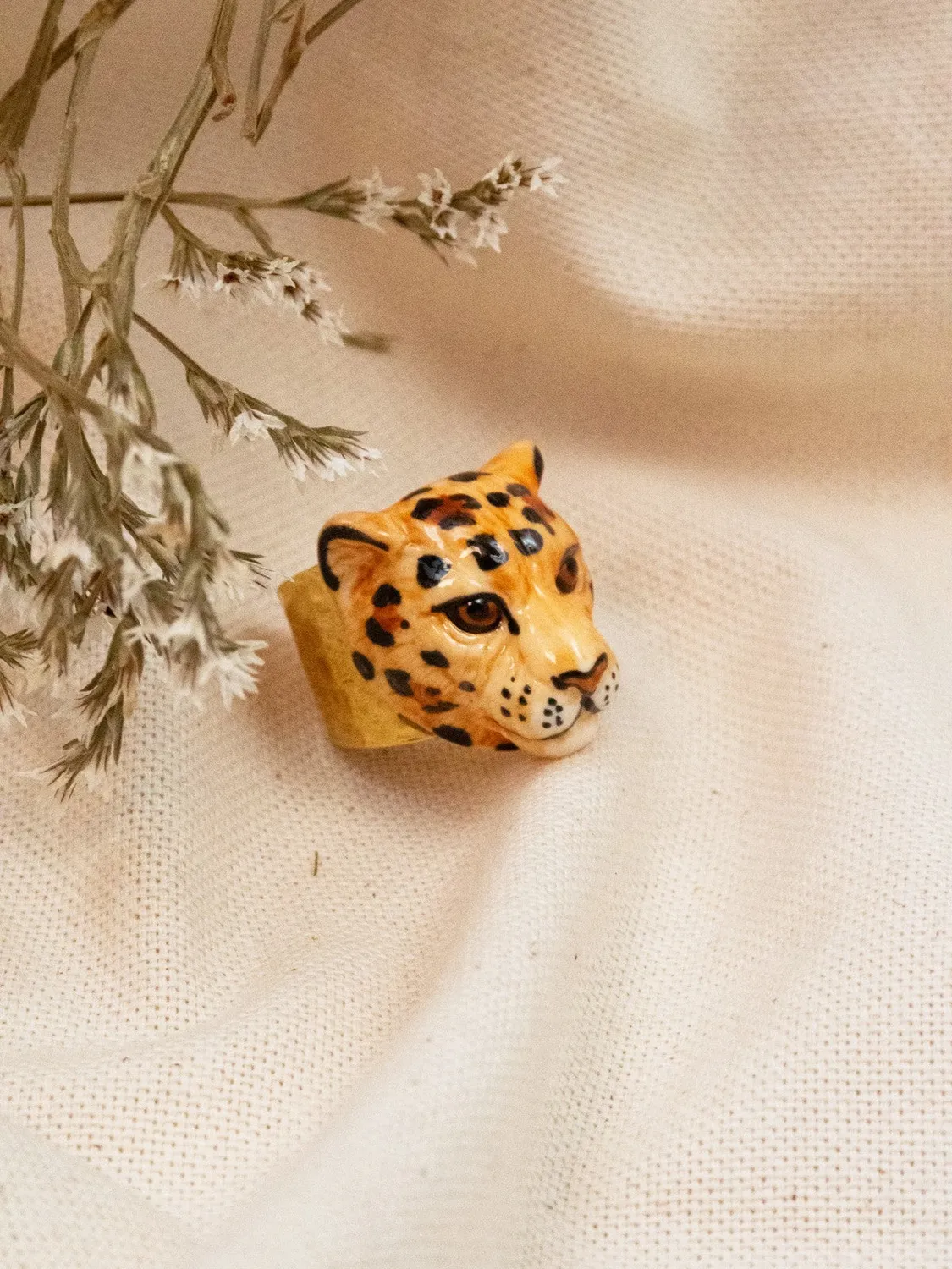Nach bague martelée léopard ajustable dorée