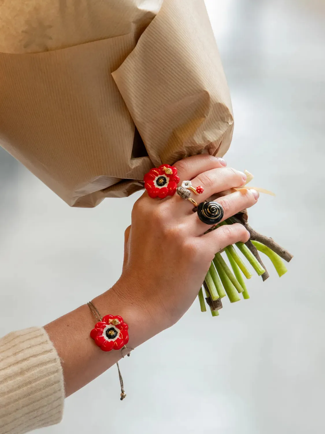 Nach Bijoux Anémone Rouge bracelet cordon irisé fleur porcelaine