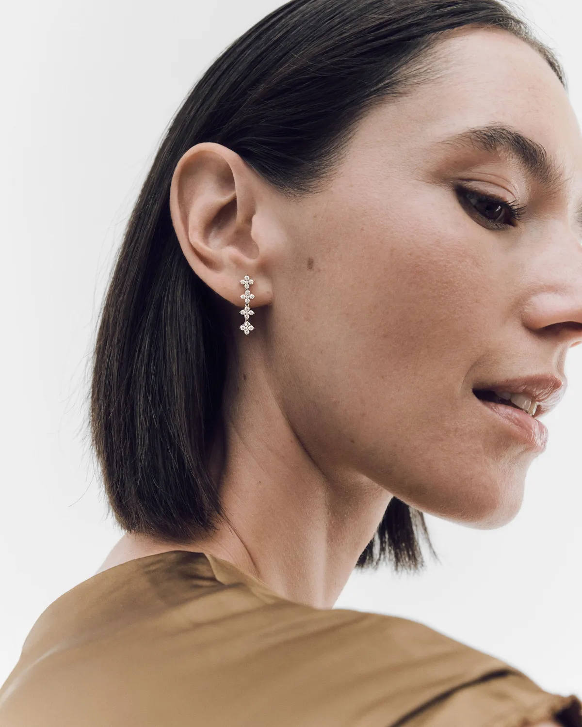 PDPAOLA Maggie Bloom boucles d’oreilles diamants or blanc floral