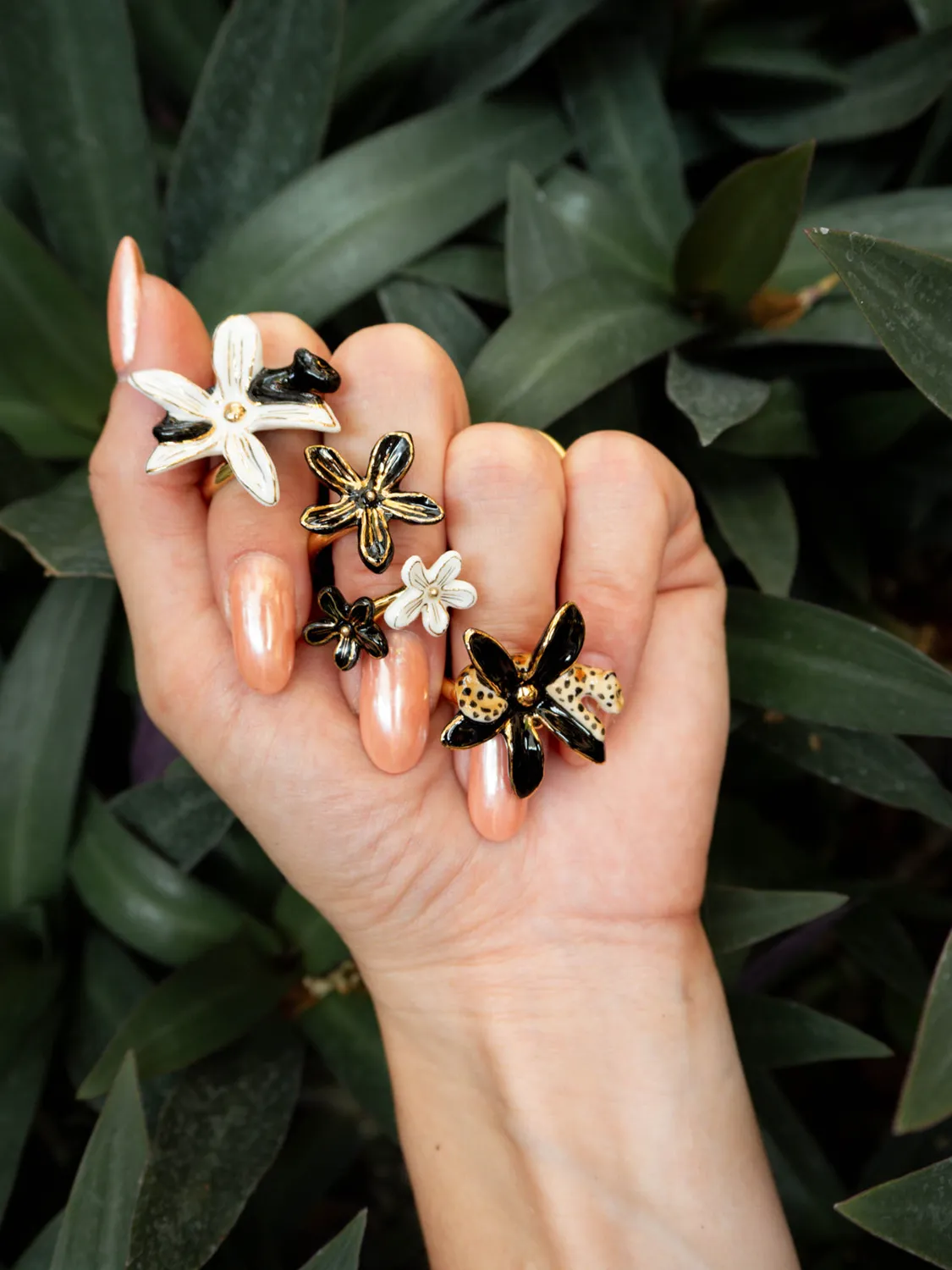 Nach Bijoux bague fleur d'Erine et léopard porcelaine ajustable