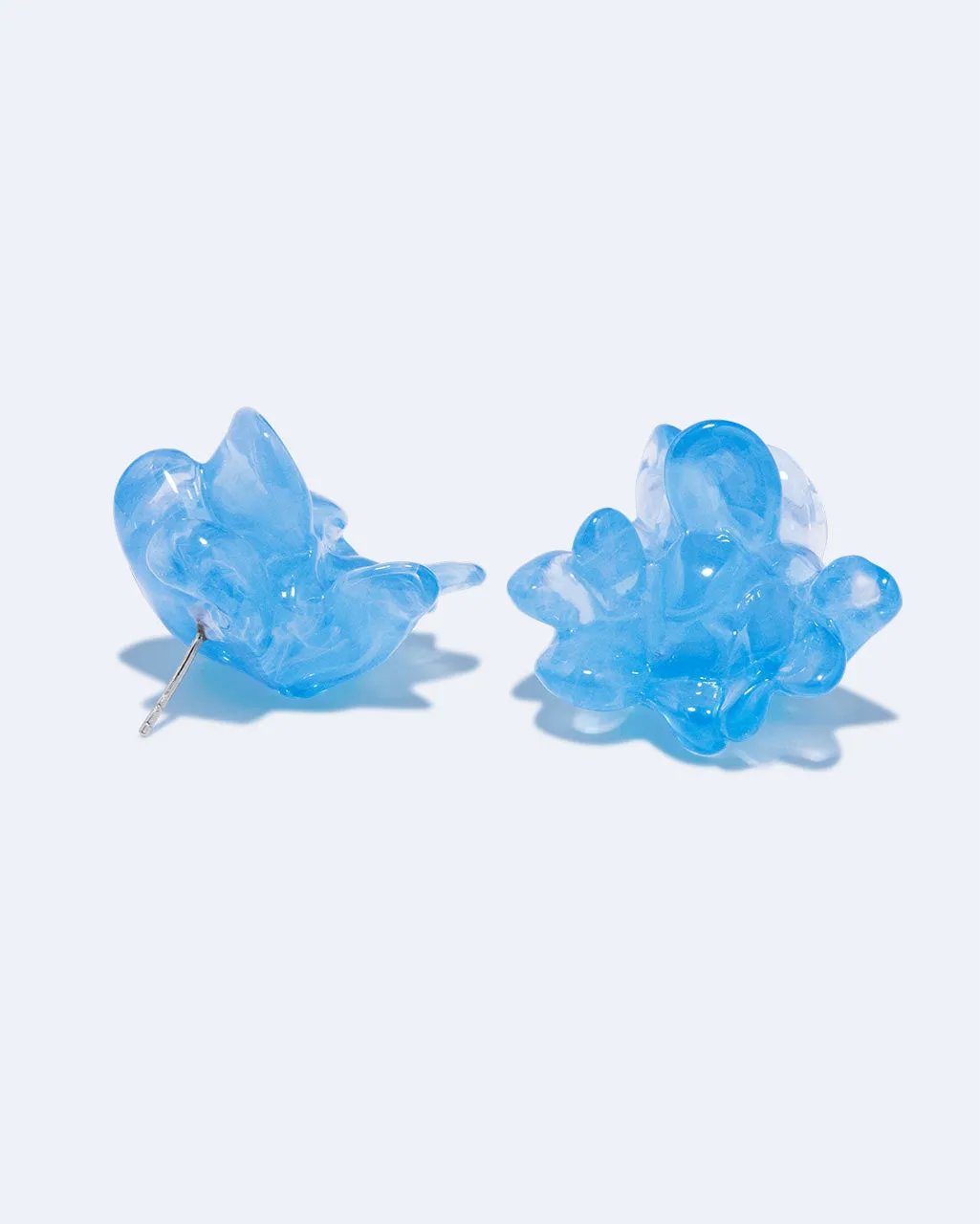 Completedworks Floe boucles d'oreilles résine bleue argent