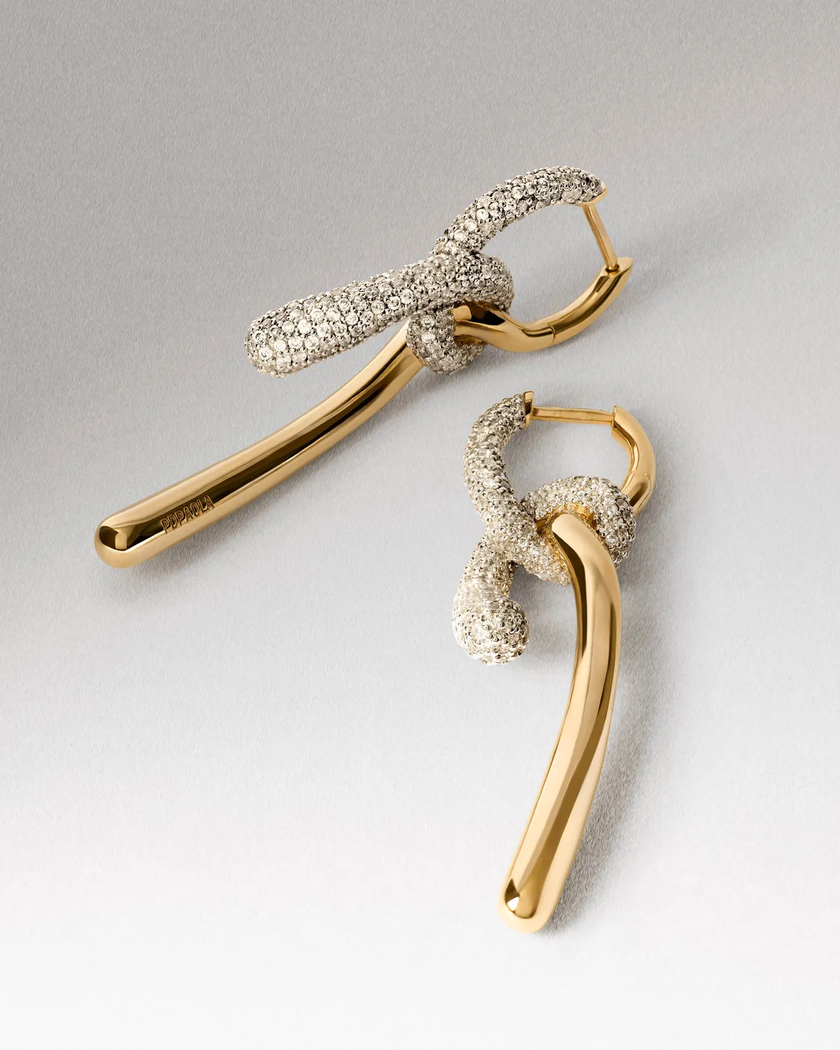 PDPAOLA Pavé Twist créoles longues zirconia blanc