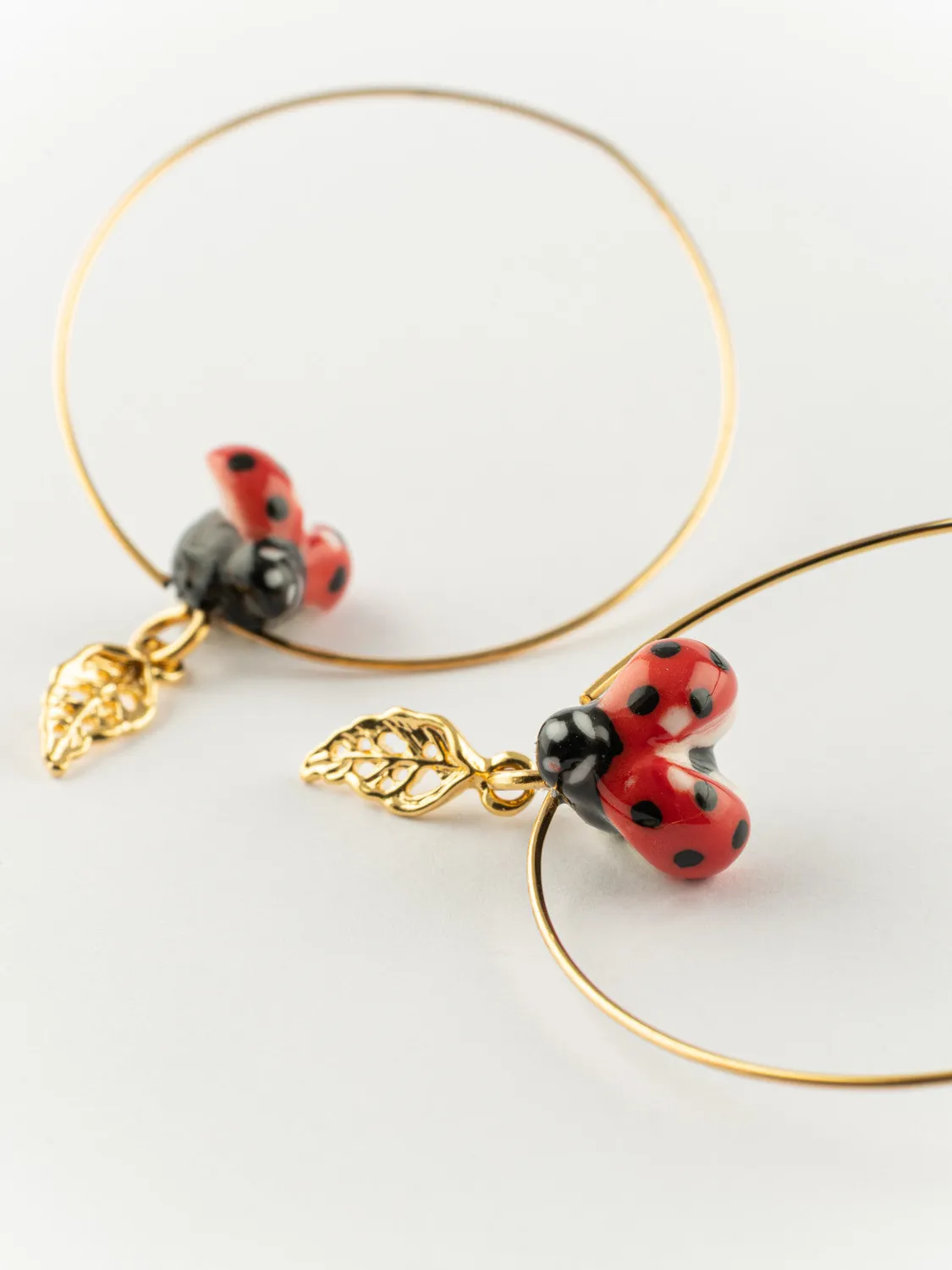 Nach Bijoux feuille coccinelle grandes créoles porcelaine rouge
