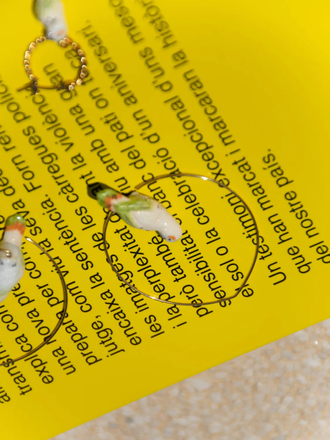 Nach Bijoux Grandes créoles perruche blanche boucles d'oreilles porcelaine