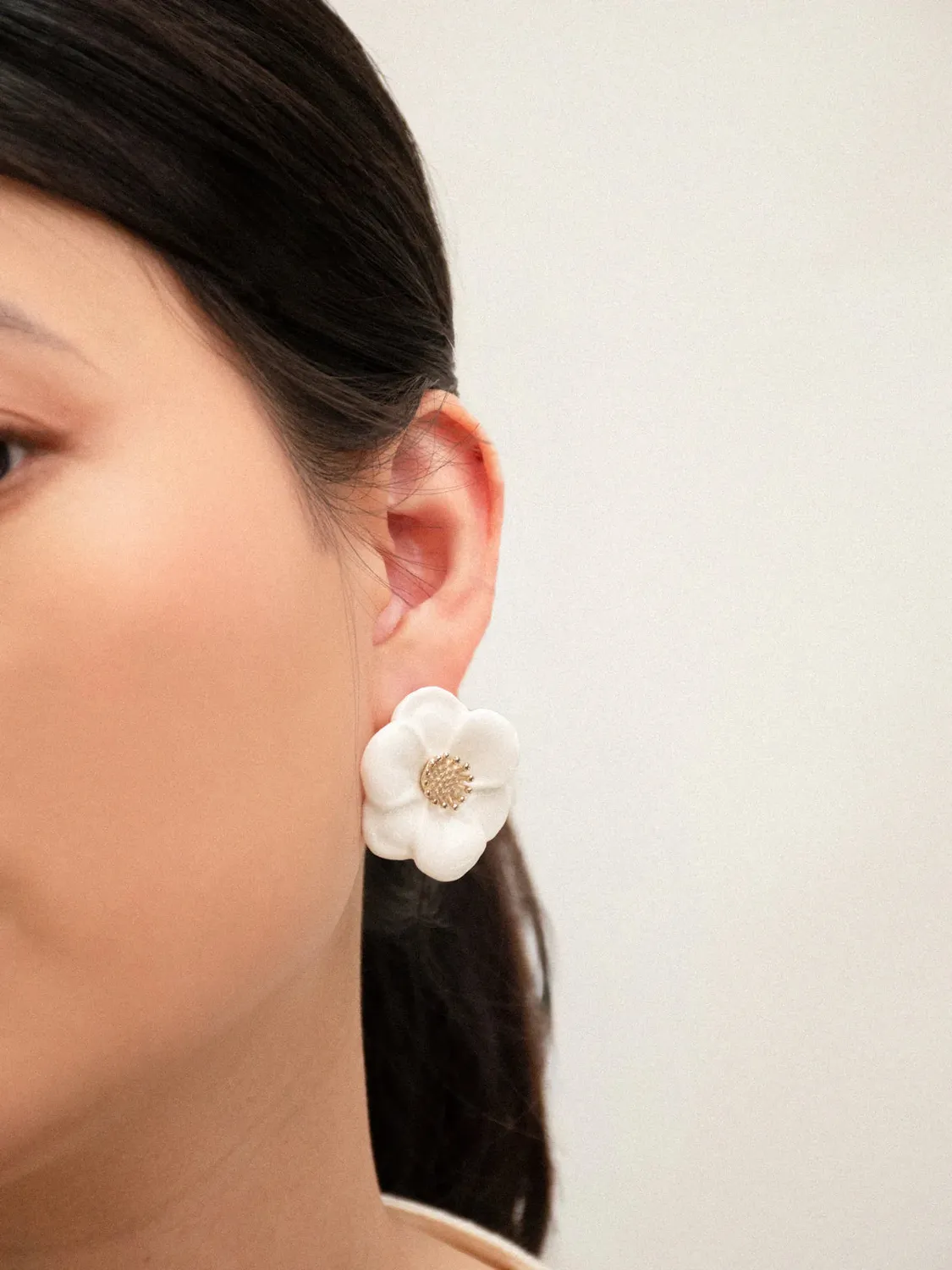 Nach Bijoux fleur blanche puces boucles d’oreilles porcelaine