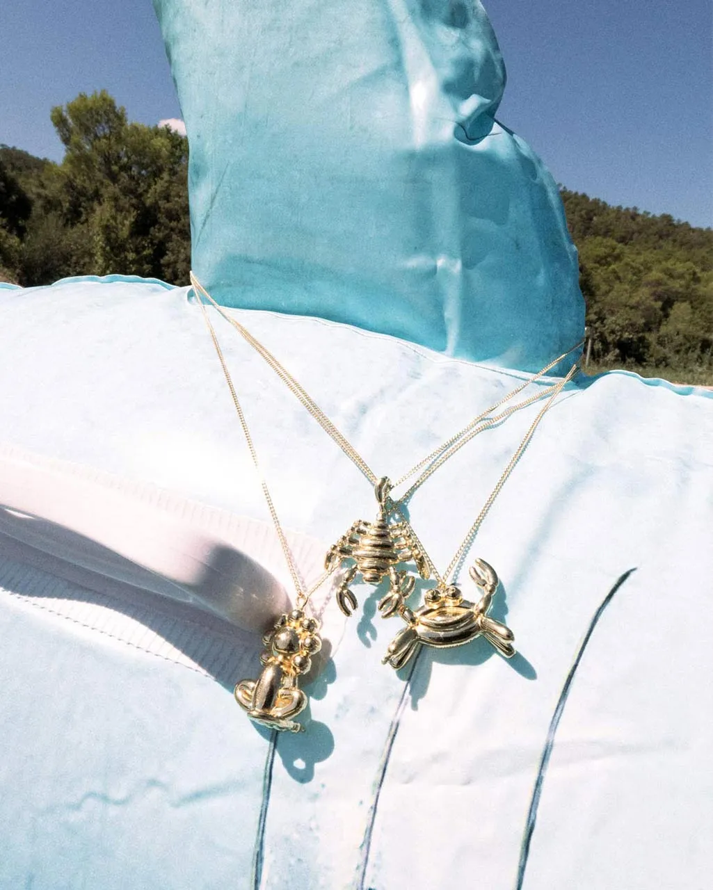 Completedworks Aquarius pendentif ballon verseau doré