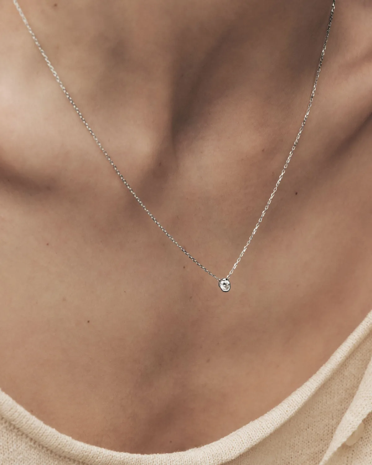 PDPAOLA Delia collier solitaire diamant or blanc 18 carats