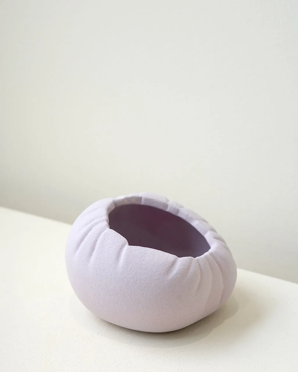 Completedworks Croissant Small Bowl bol lilas texturé