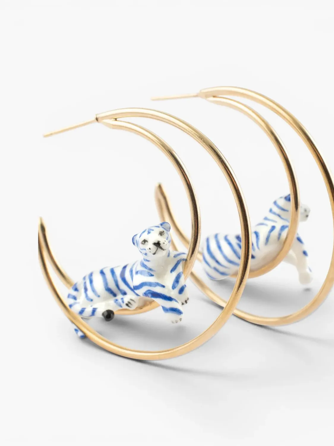 Nach Bijoux lune tigre bleu créoles porcelaine dorées