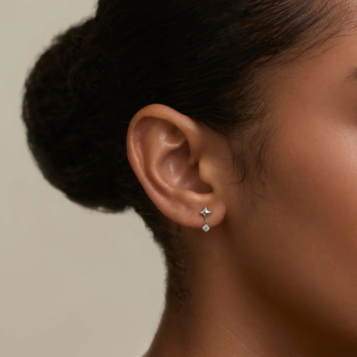 Astrid & Miyu Cosmic Star Charm Studs boucles d’oreilles argent cristal