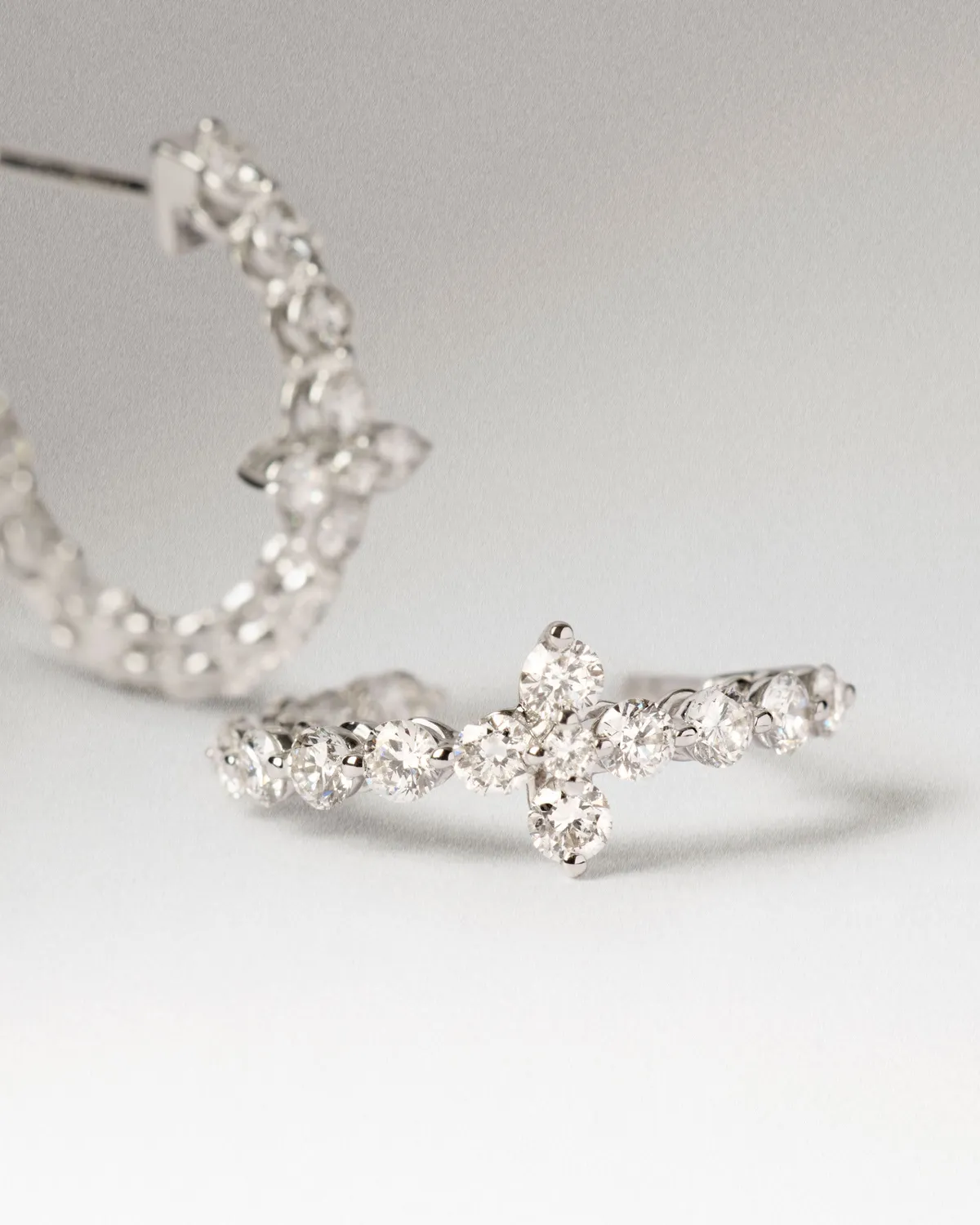 PDPAOLA Maggie créoles or blanc diamants 0,47 ct