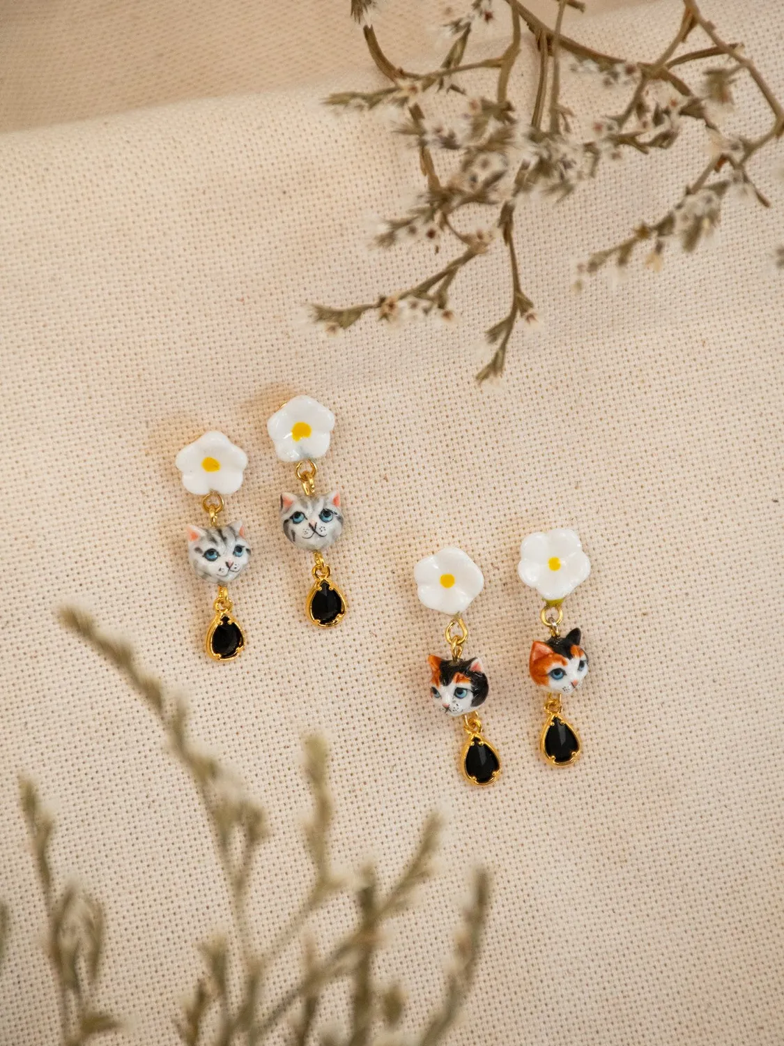 Nach Bijoux chat tabby et fleur boucles d'oreilles pampille