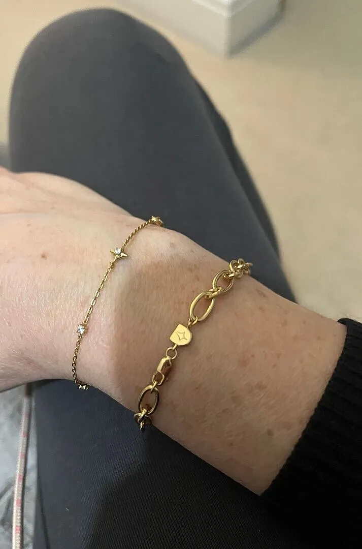 Astrid & Miyu Cosmic Star Charm bracelet doré étoile