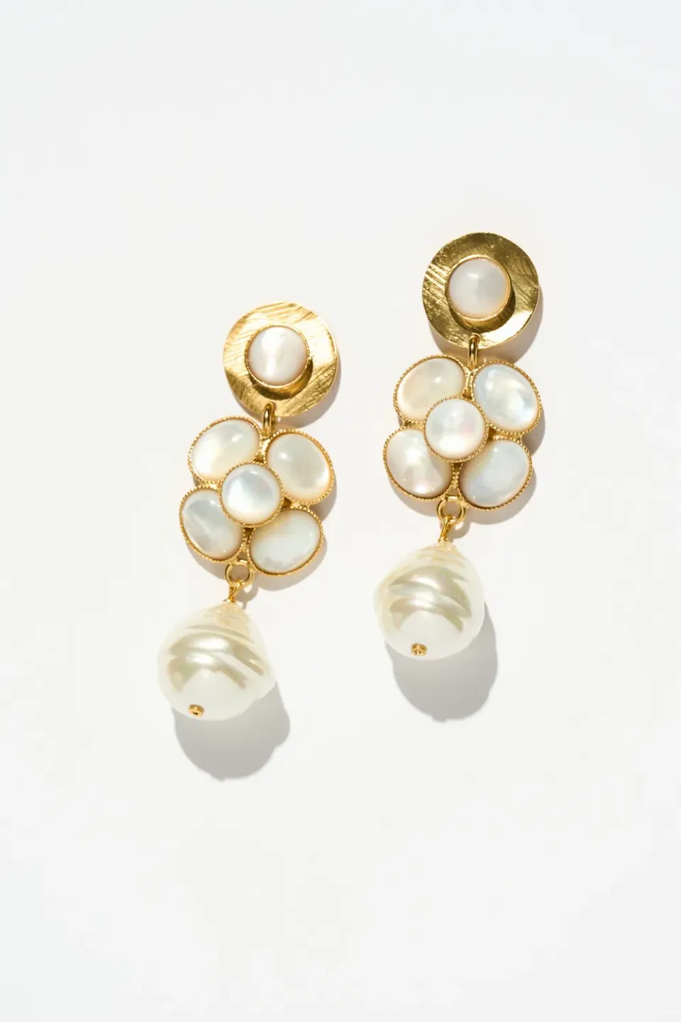 Philippe Ferrandis Camelia Byzance boucles percées nacre doré