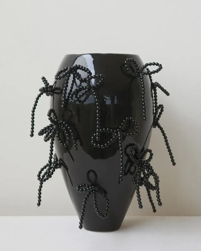 Completedworks Fold Power Corruption Lies vase large noir brillant