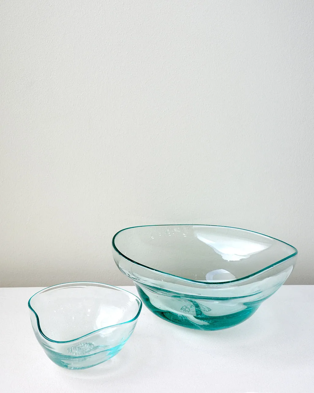 Completedworks Clear Water Small bol verre recyclé bleu