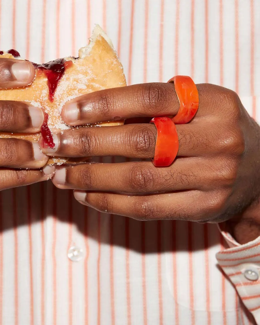 Completedworks Virtuous Circle bague chevalière orange