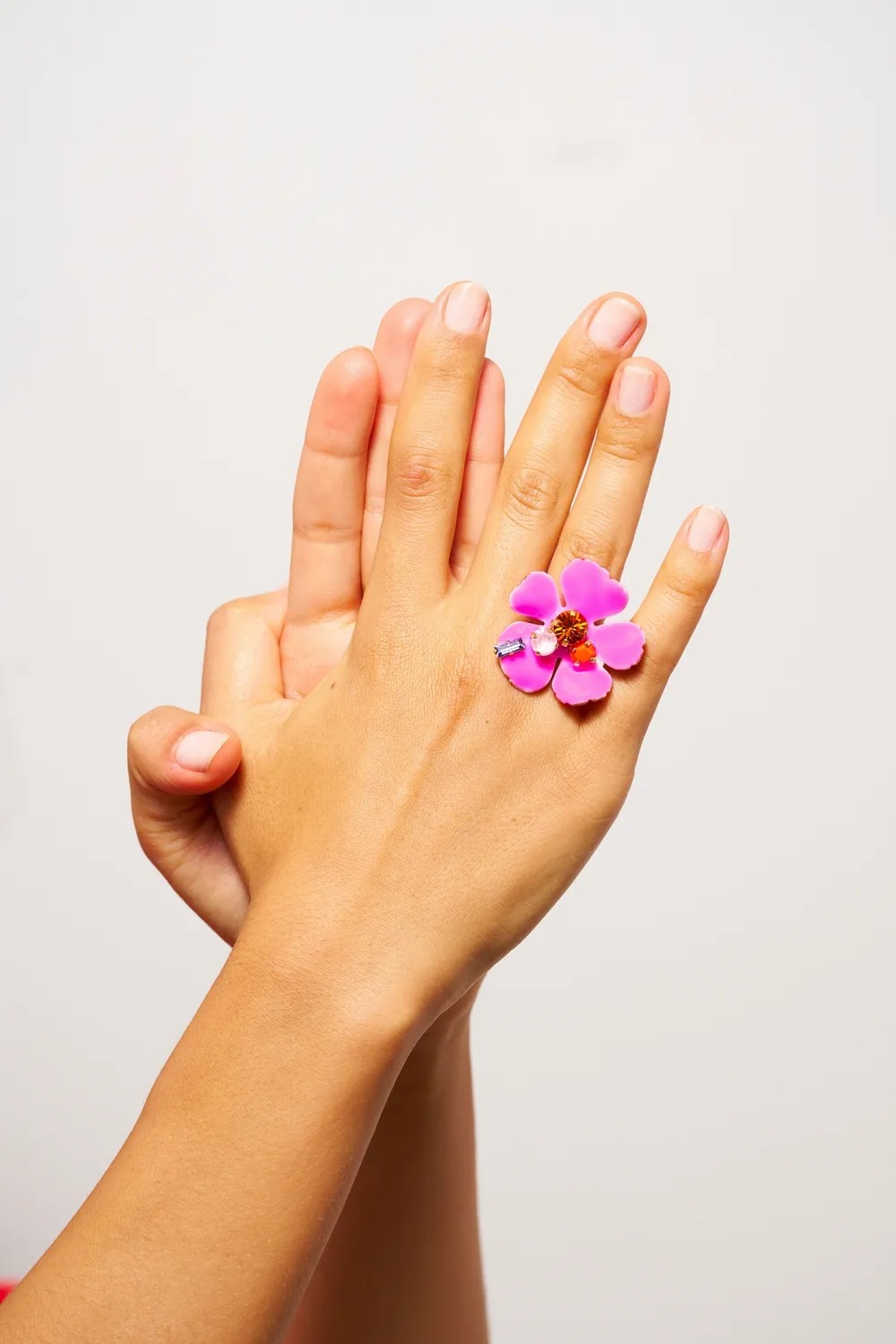 Philippe Ferrandis Ischia bague fleur émail blanc ajustable