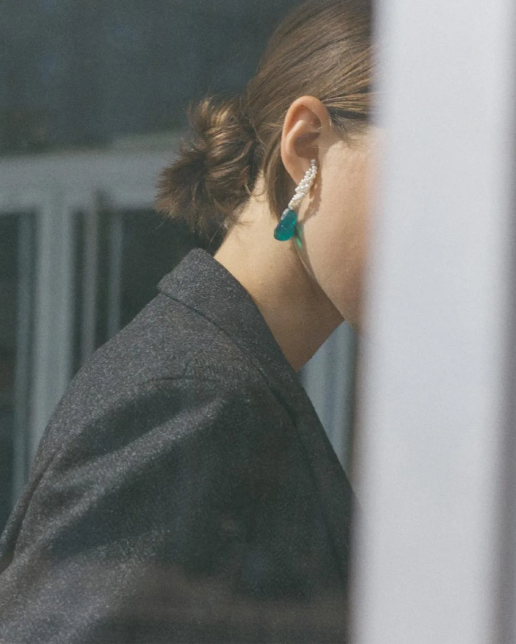 Completedworks Gotcha boucles d'oreilles perle résine verte vermeil