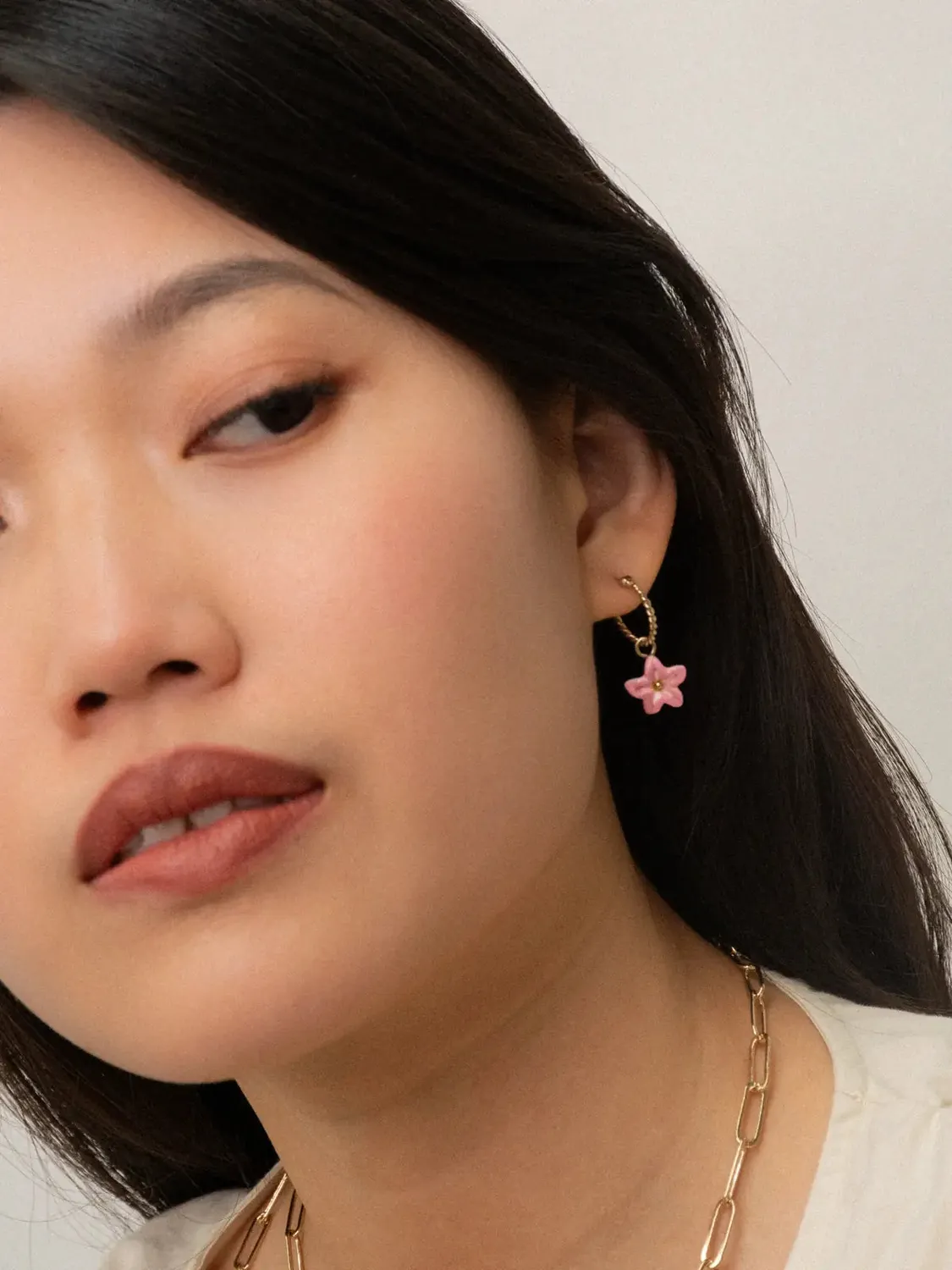 Nach Bijoux lys rose mini créole à l'unité porcelaine