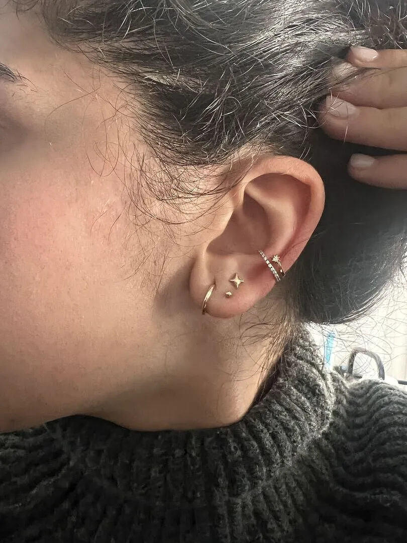 Astrid & Miyu Cosmic Illusion Crystal ear cuff doré