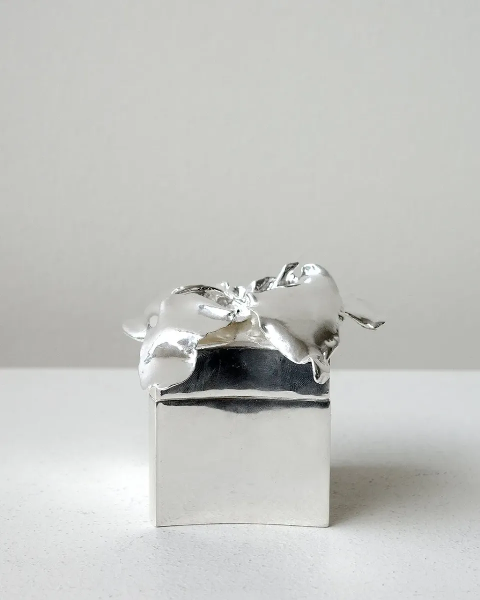 Completedworks Medium Flower boîte à bijoux argent taille M