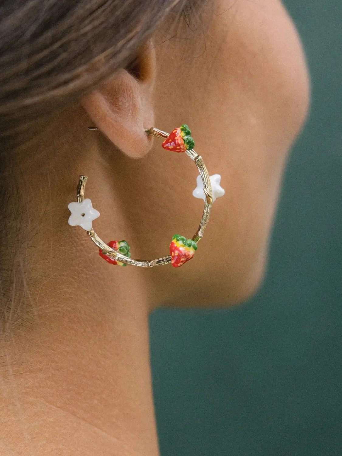 Nach Bijoux Belles du Sud créoles fraises fleur boucles porcelaine