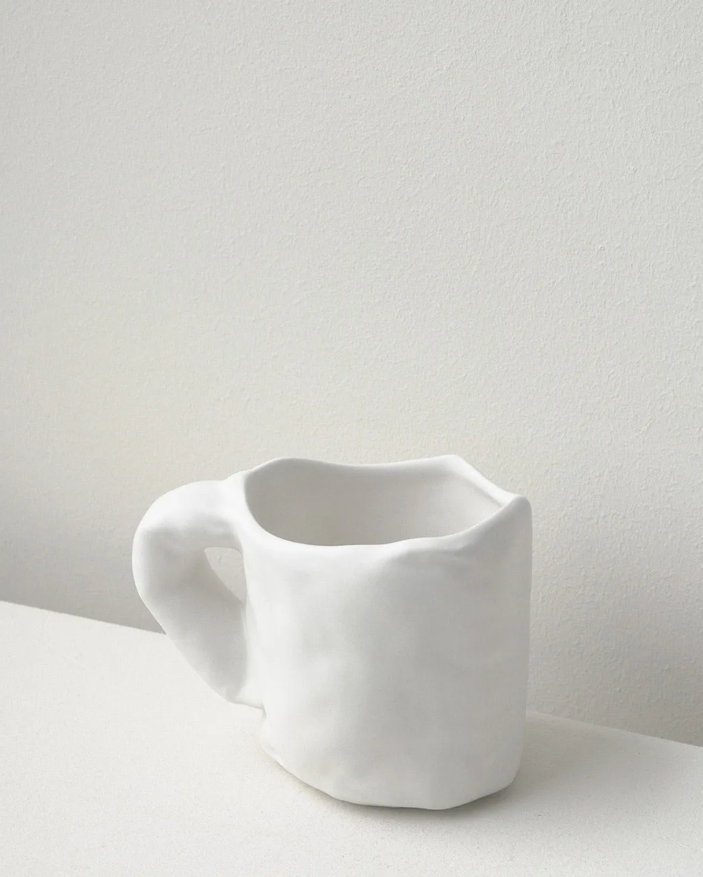 Completedworks Deflating mug céramique blanc mat