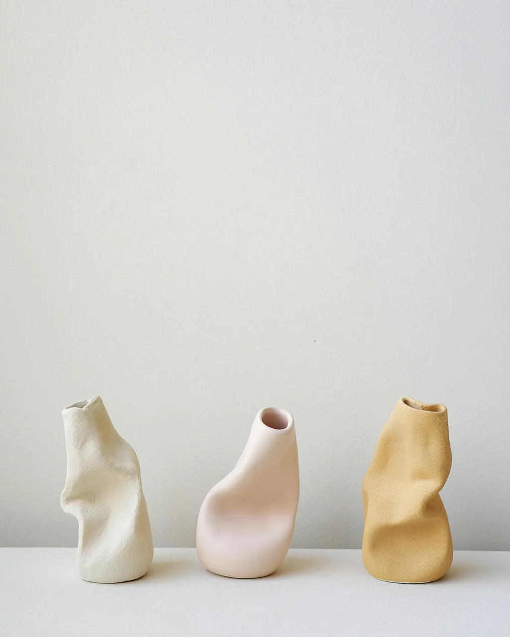 Completedworks Wake vase céramique beige texturé