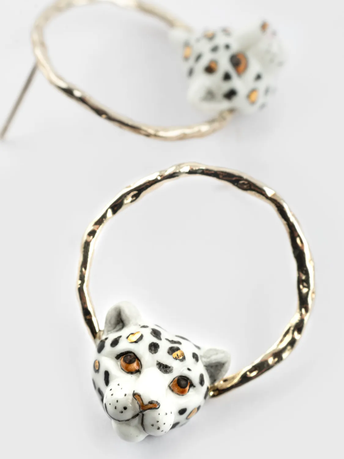 Nach Bijoux leopard blanc boucles rondes porcelaine 2,5 cm