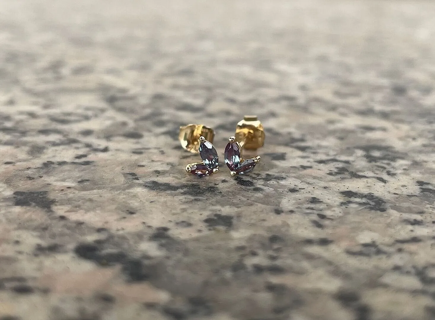 Astrid & Miyu Alexandrite Marquise clous d'oreilles or massif