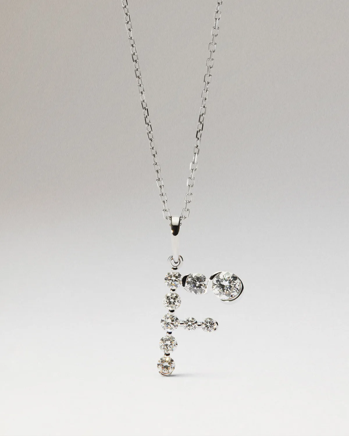 PDPAOLA Initiale F pendentif or blanc diamants