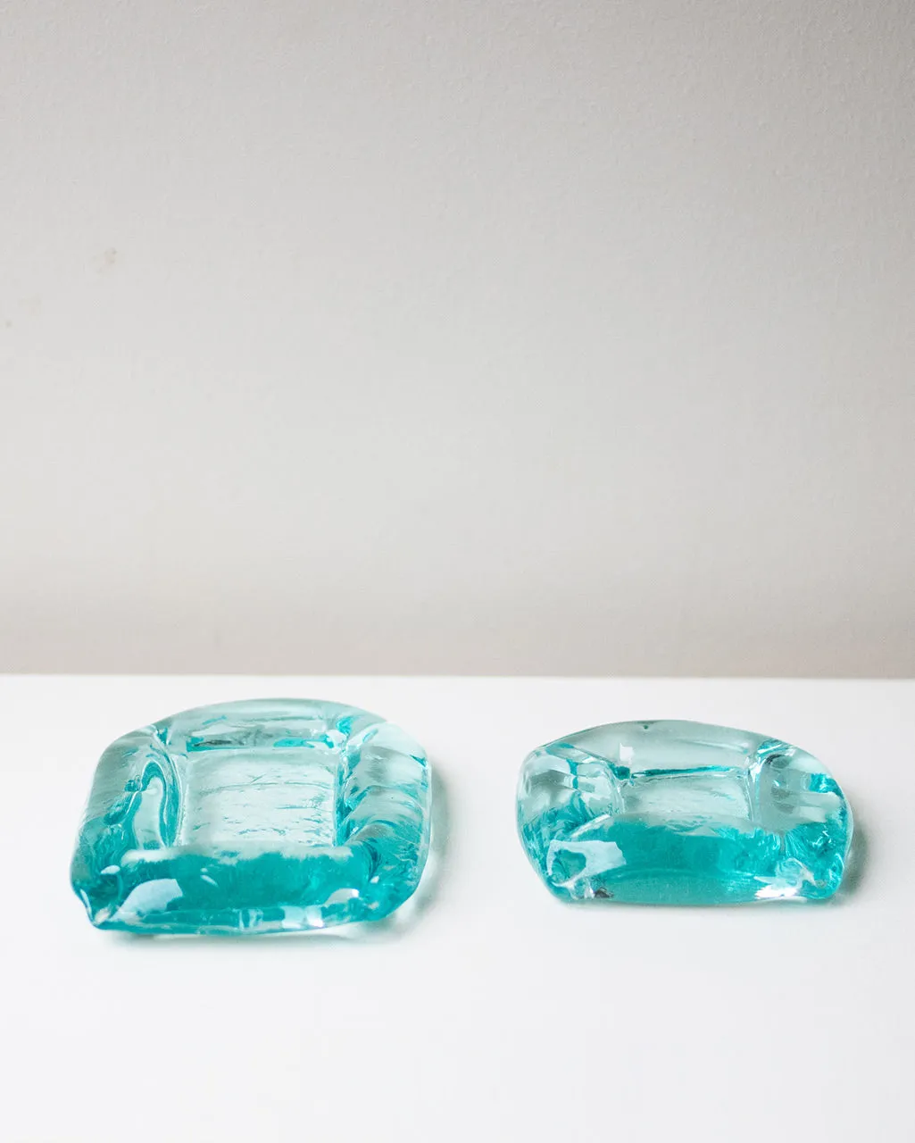 Completedworks Sea Glass coupelle verre bleu petit modèle