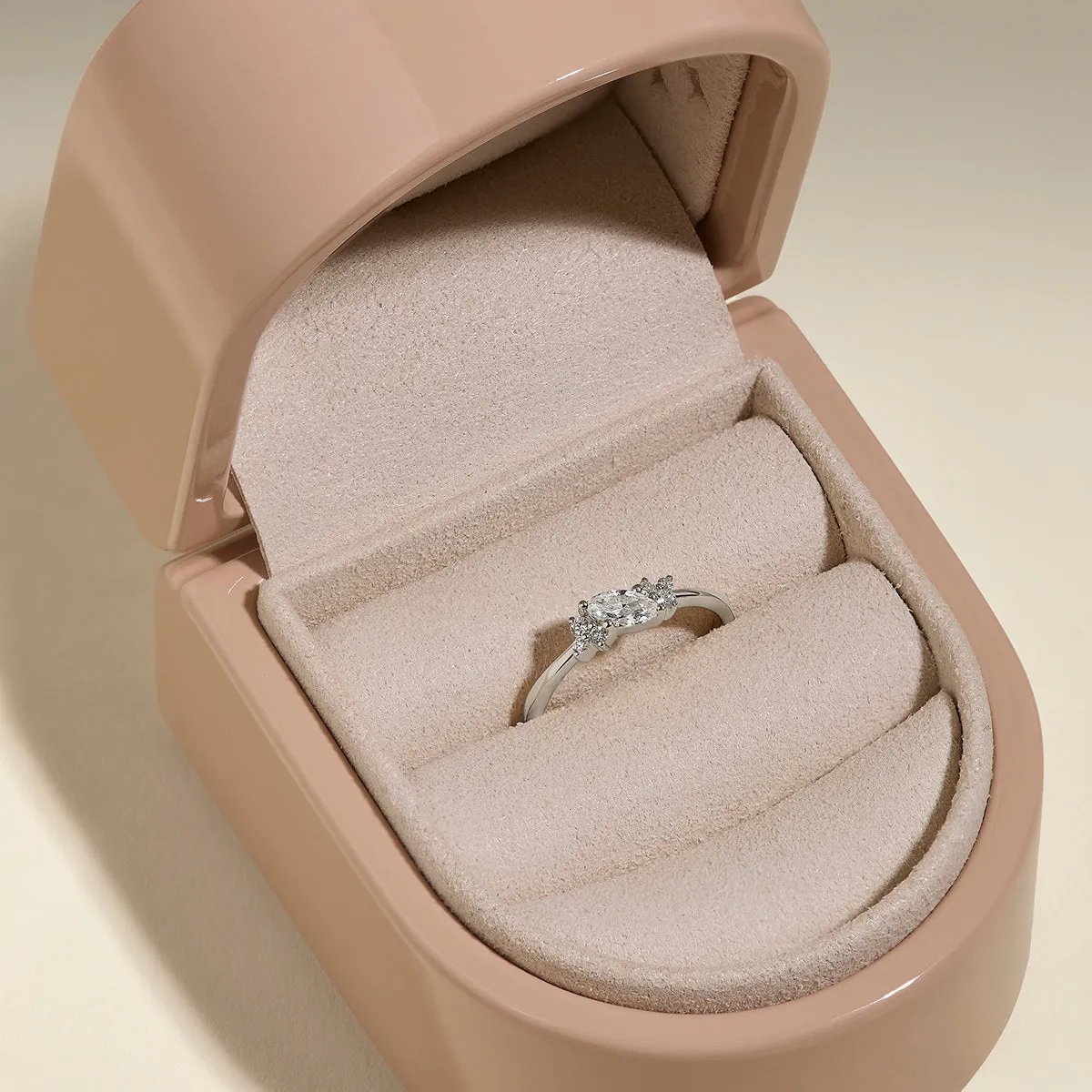 Astrid & Miyu Milestone April Diamond bague or blanc diamant