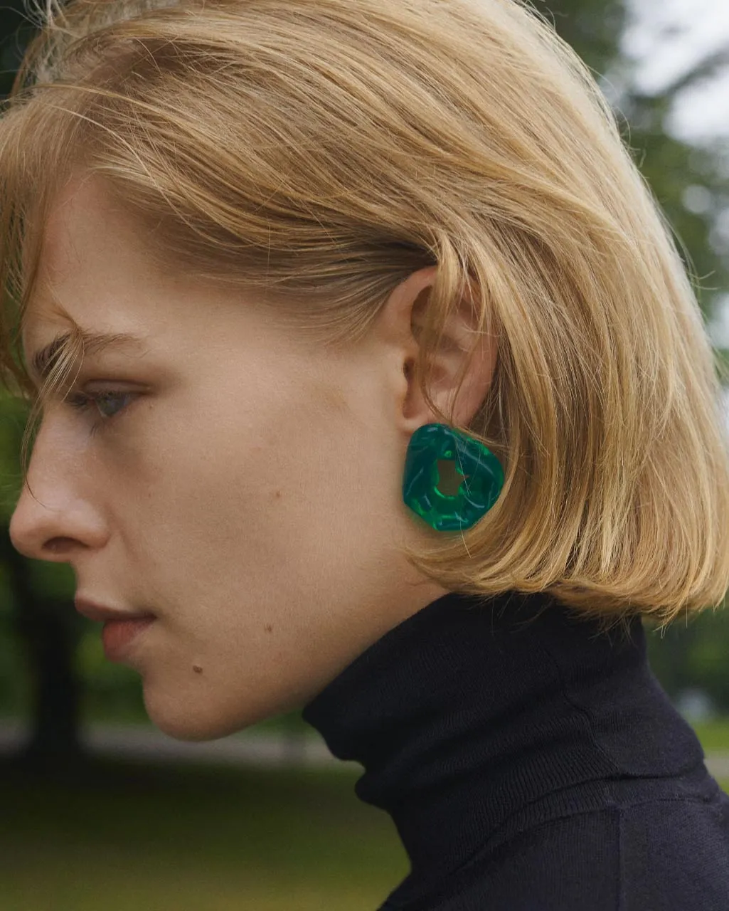 Completedworks Scrunch boucles résine verte vermeil or