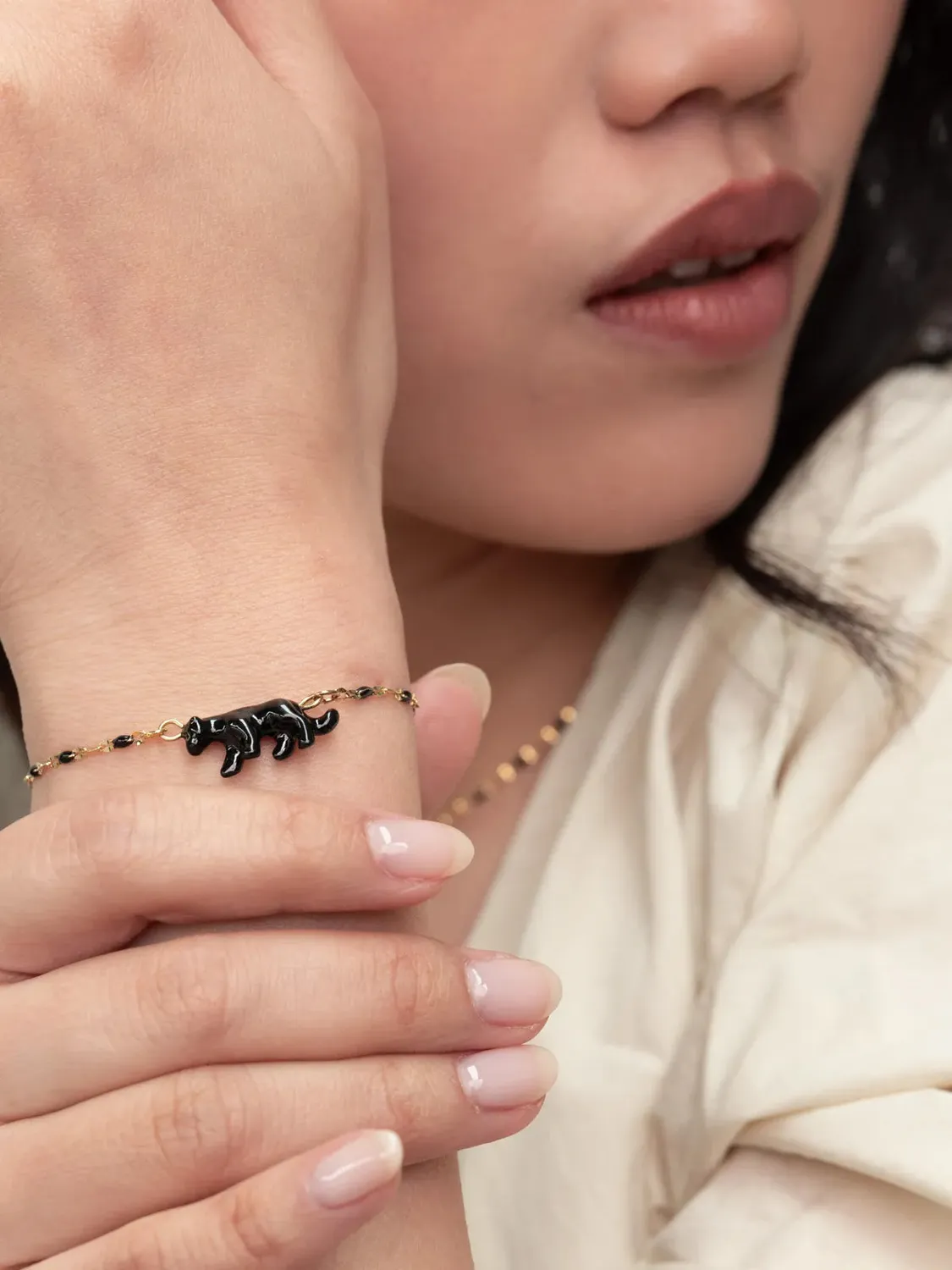 Nach bracelet perles et panthère élastique porcelaine