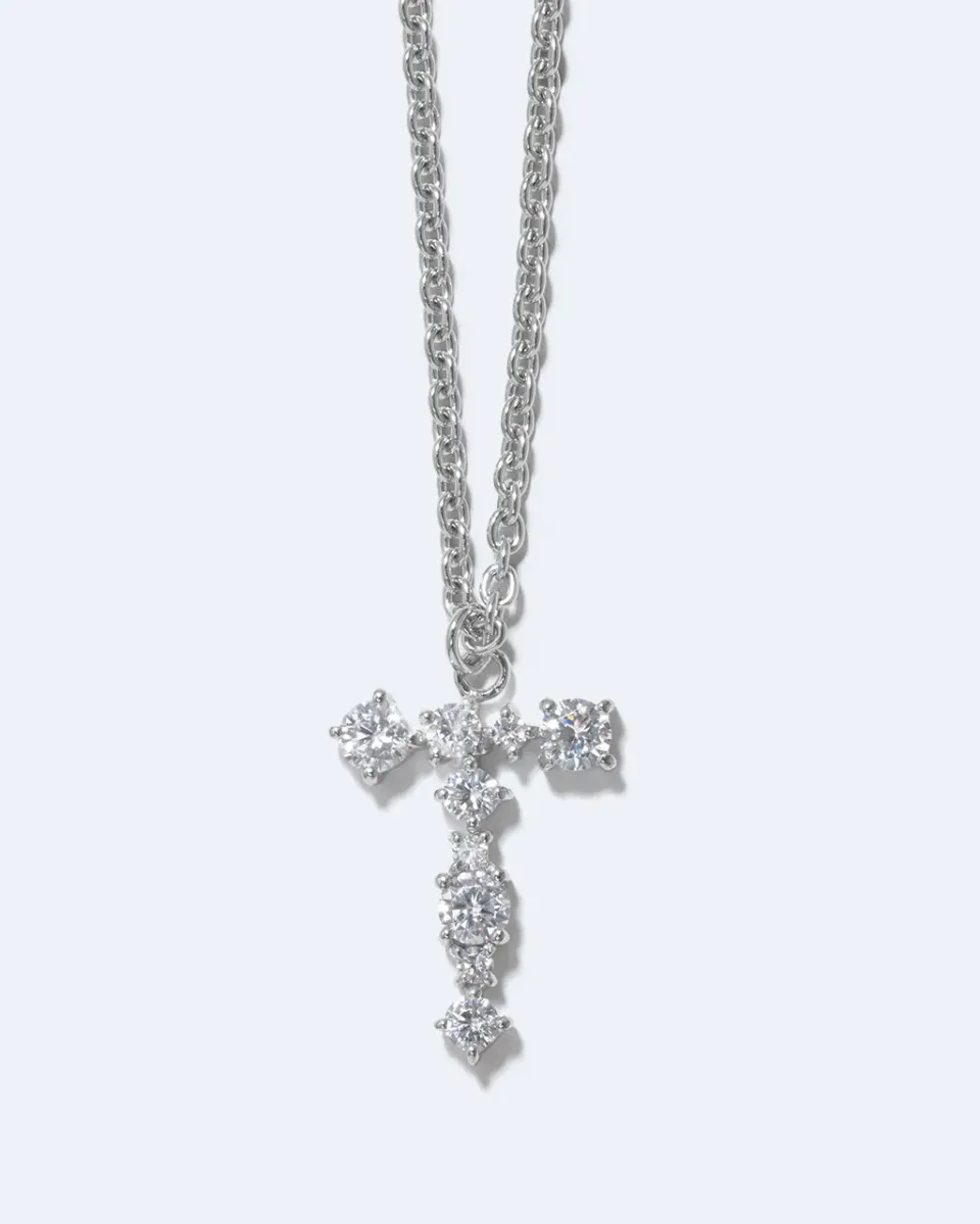 Completedworks Glitchy T pendentif lettre rhodié zirconia
