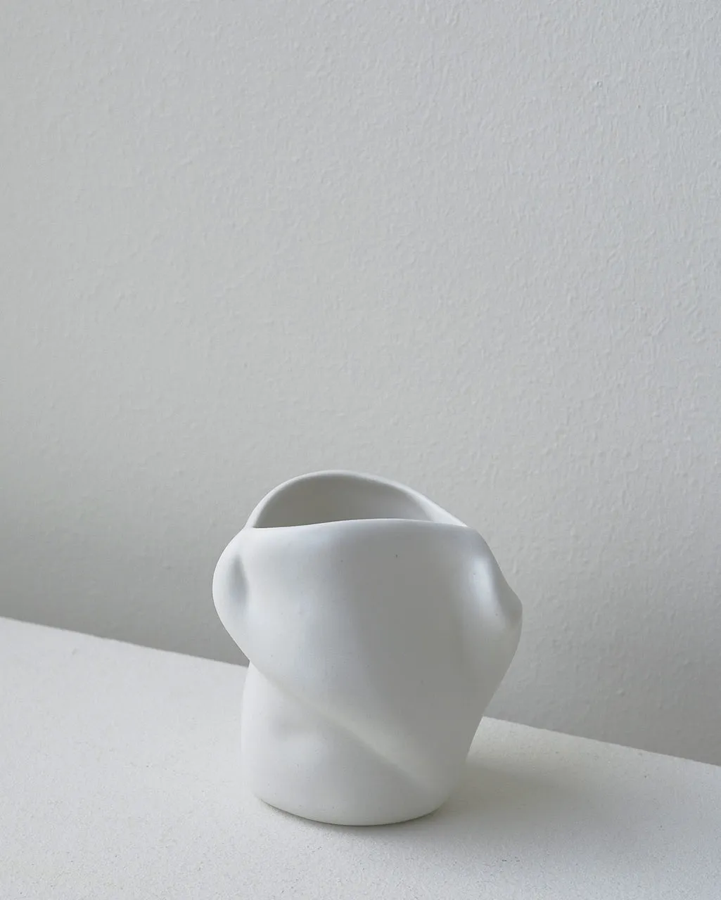 Completedworks Postures vase céramique blanc mat