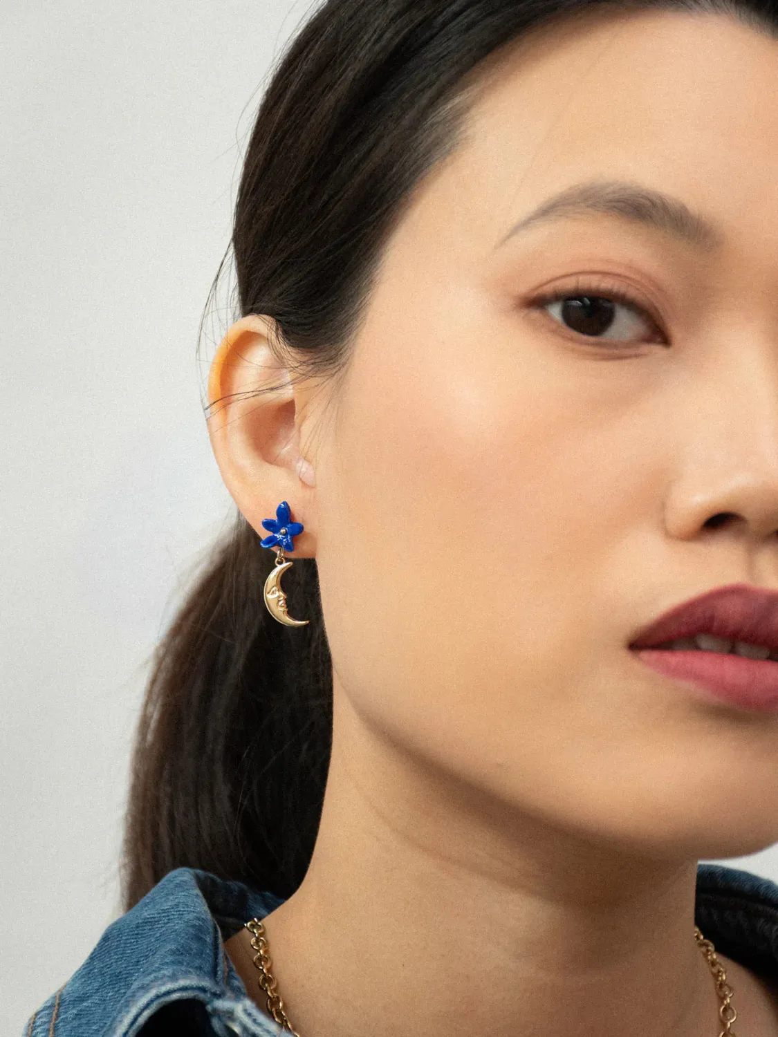 Nach Bijoux fleur bleue soleil lune boucles asymétriques porcelaine