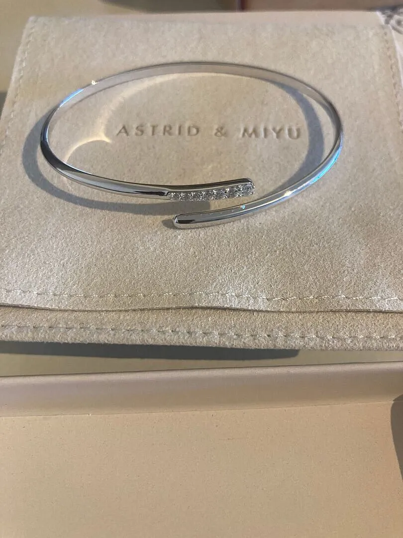 Astrid & Miyu Orbit Crystal Cuff manchette argent