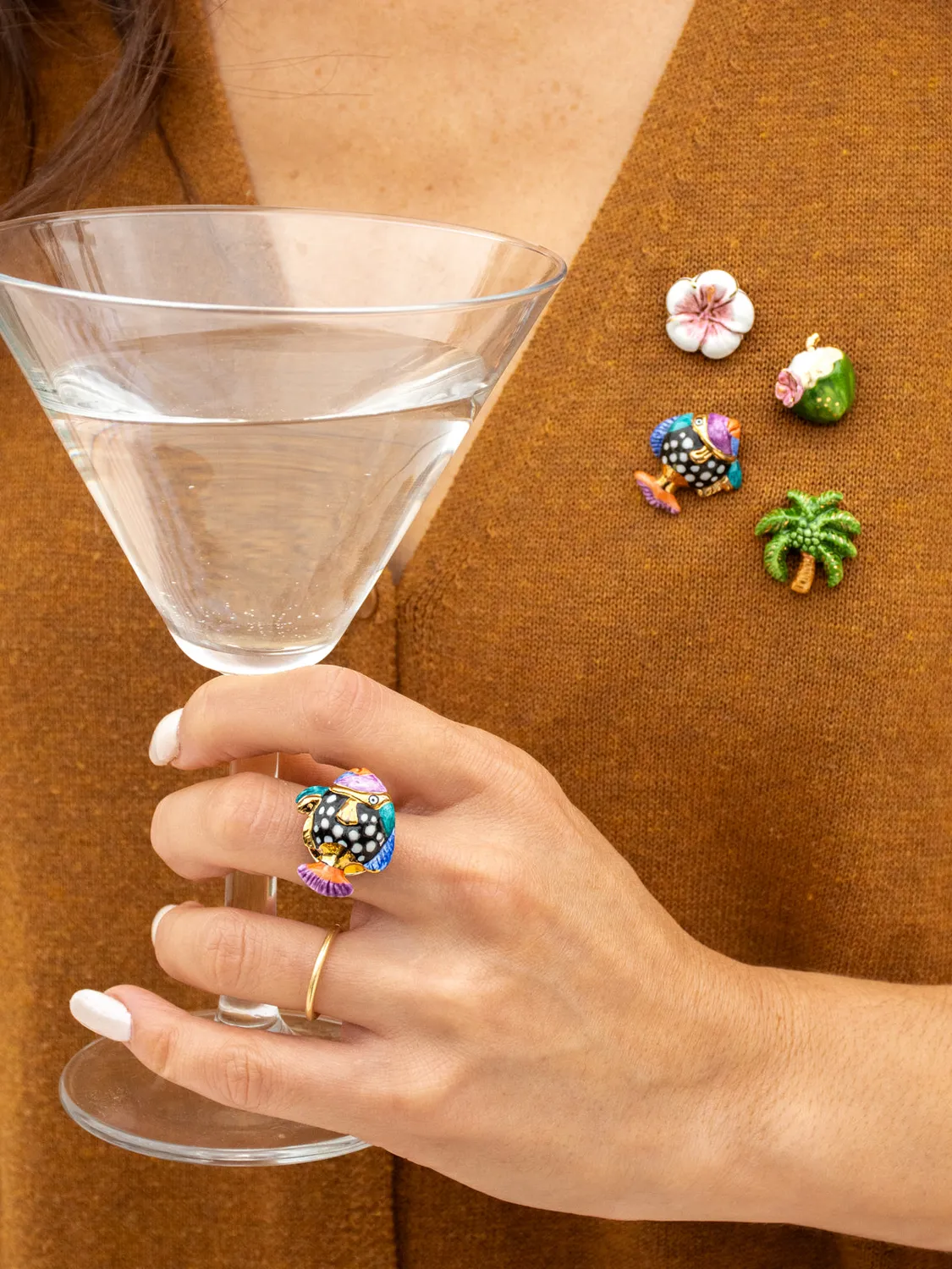 Nach Bijoux Noix de Coco pin's porcelaine 1,7 cm