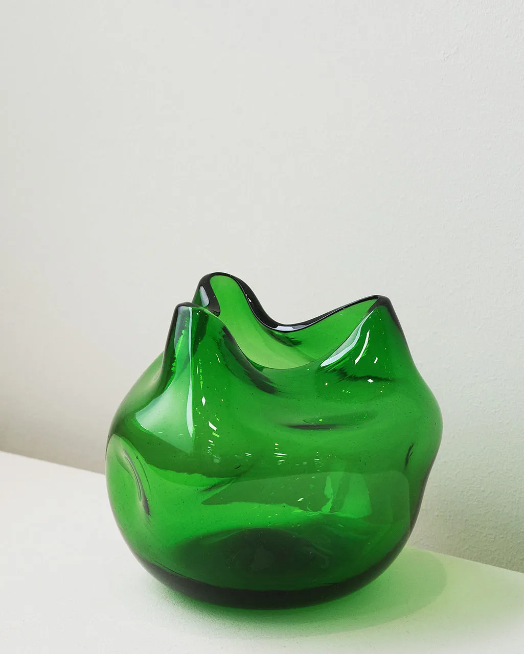 Completedworks The Bubble to End all Bubbles vase vert verre recyclé
