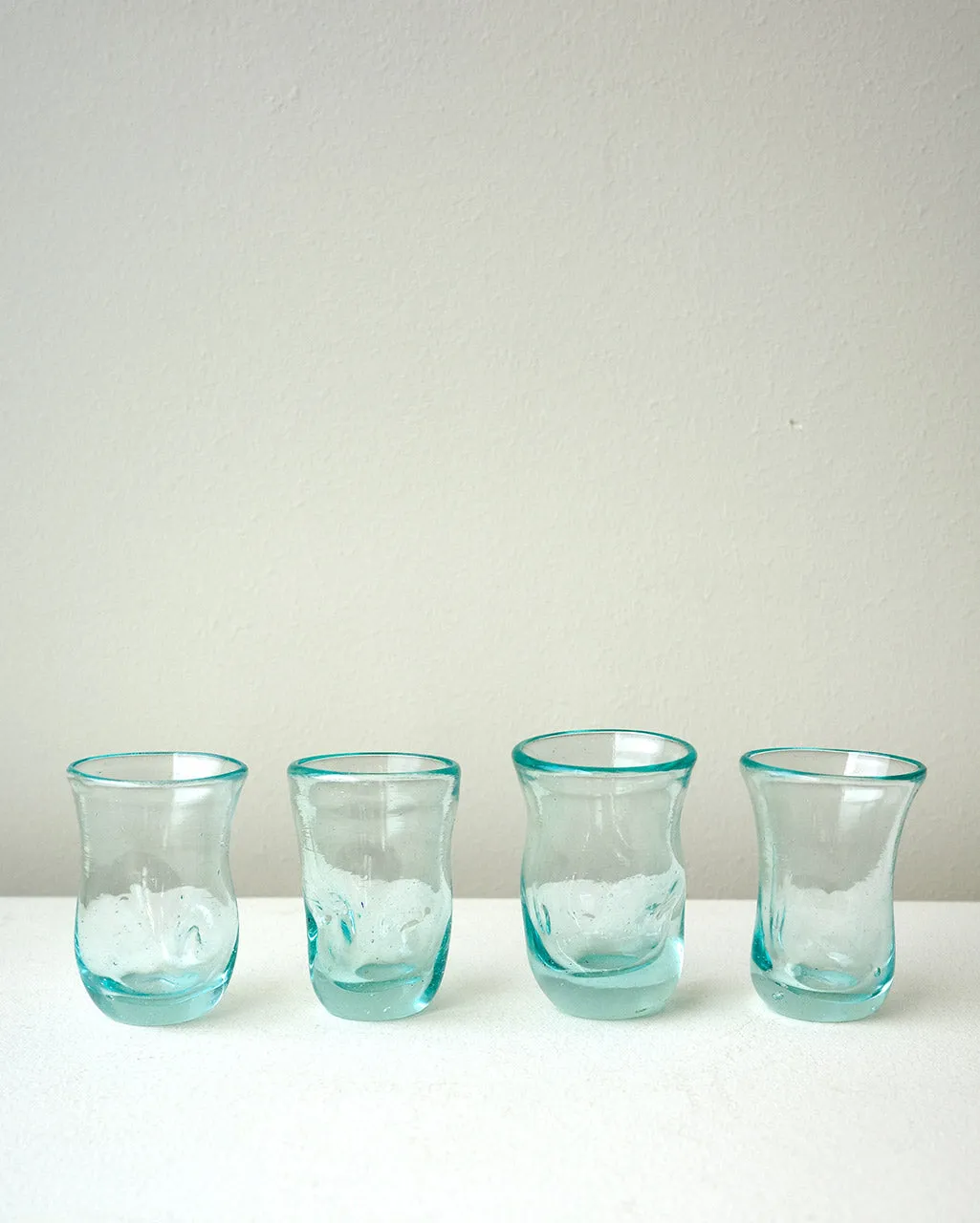 Completedworks Thaw Notsobig lot 4 petits verres bleu